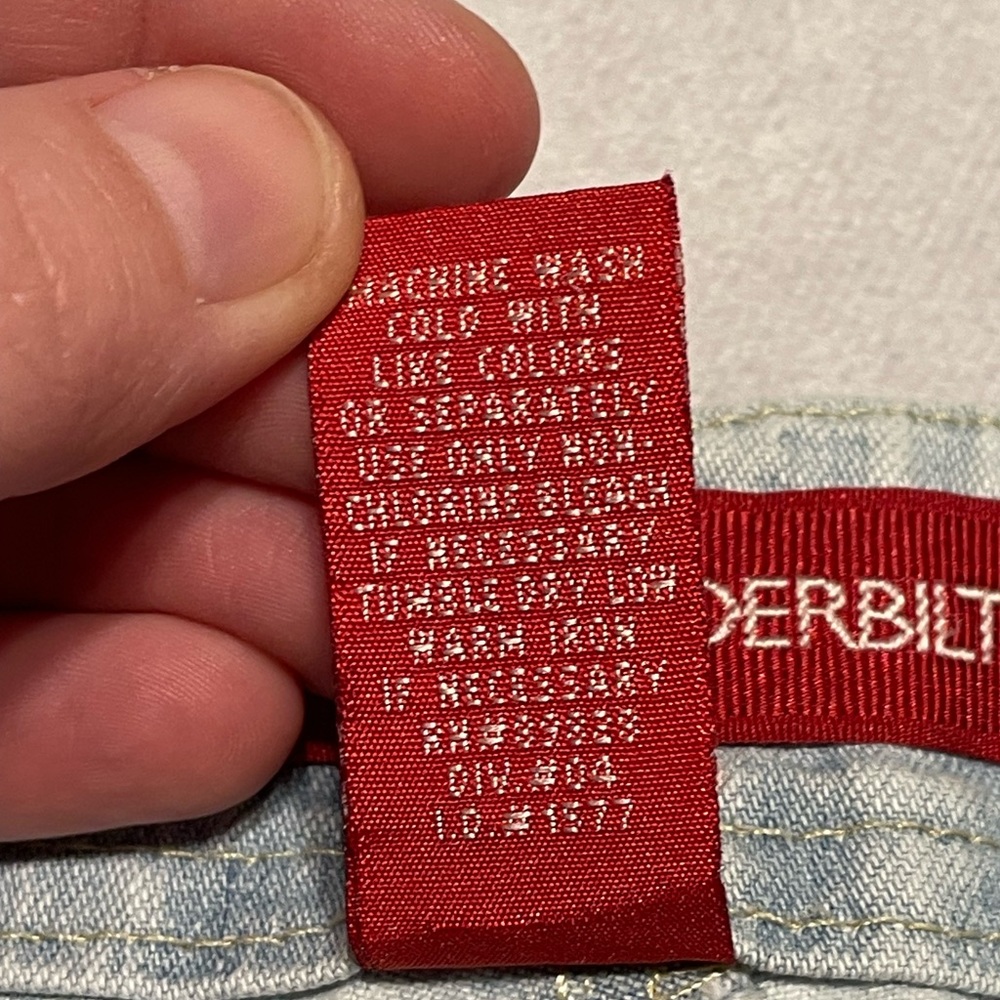 3/$15 Gloria Vanderbilt women’s size 12 petite light wash denim capris - Picture 8 of 8